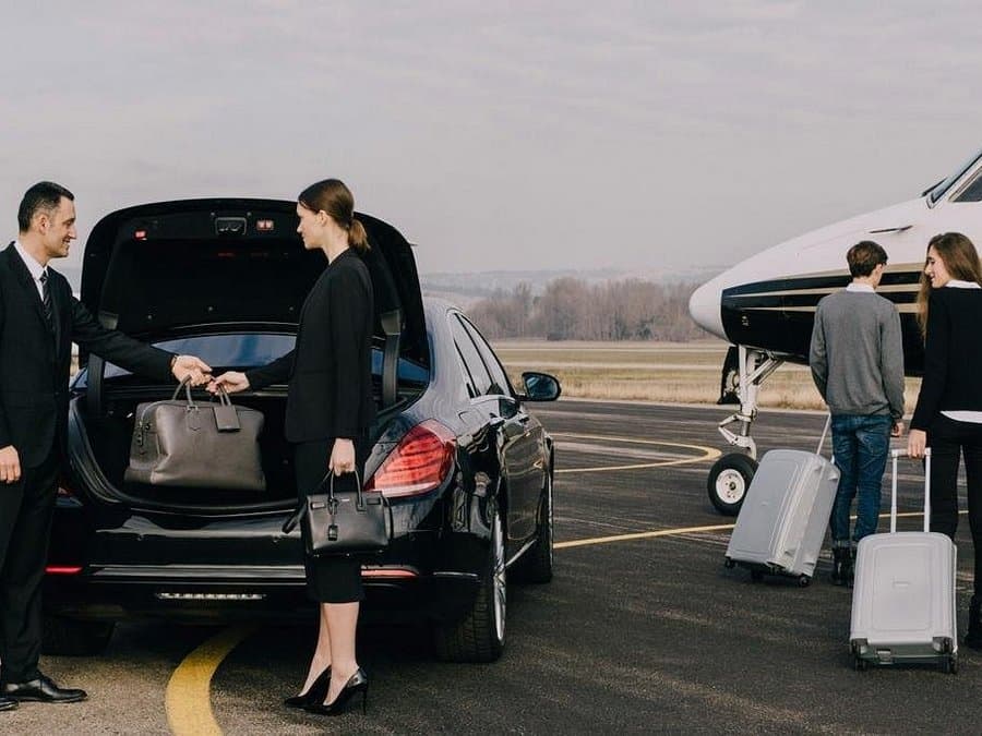 VIP трансфер Киев-Борисполь на Mercedes V-class с встречей в аэропорту